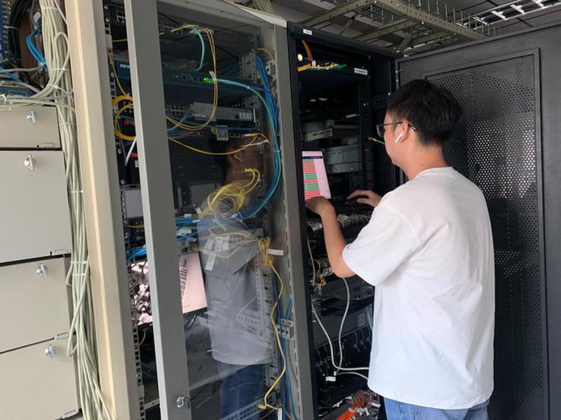 数字时代的网络守护者：企业网络维护的重要性与策略